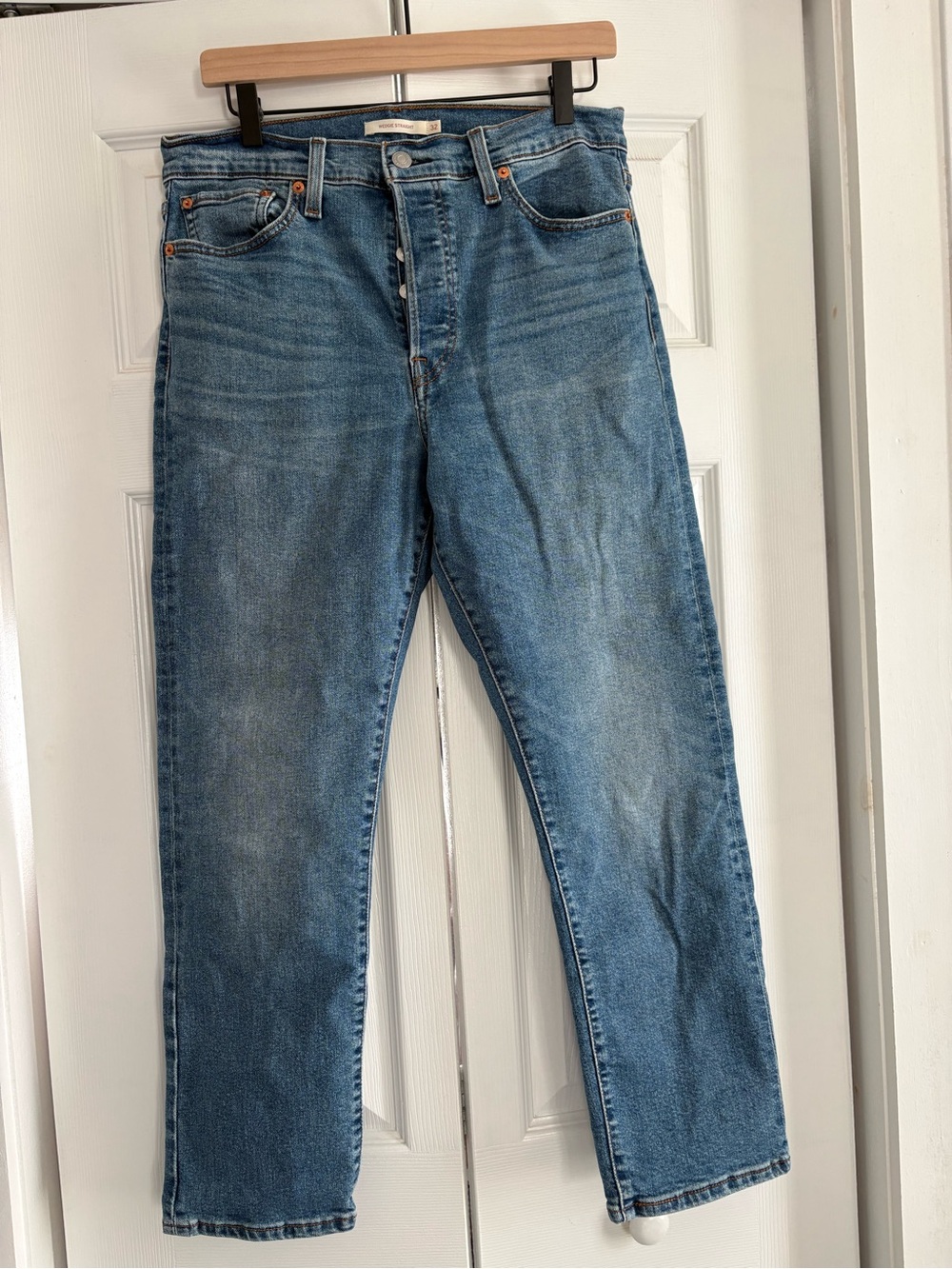Levi’s Wedgie Straight Medium Blue Size 32